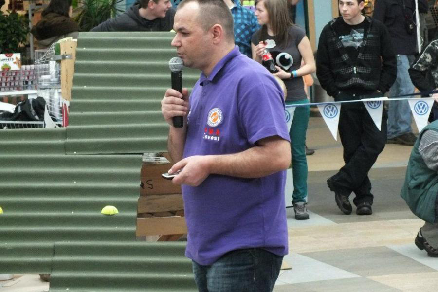 Ioan Pugna în timpul unei prezentări