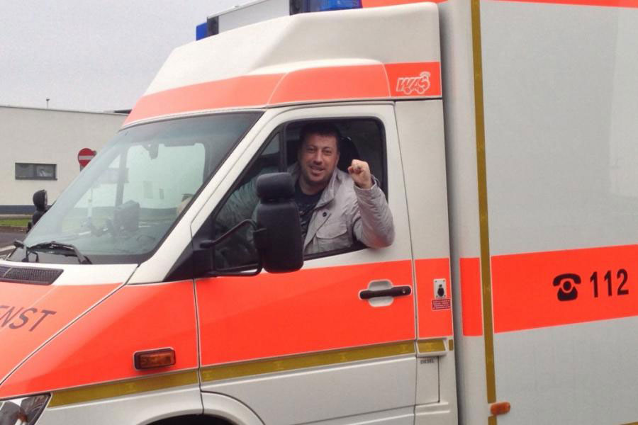 Liviu Alexa aducand noua ambulanta la Cluj