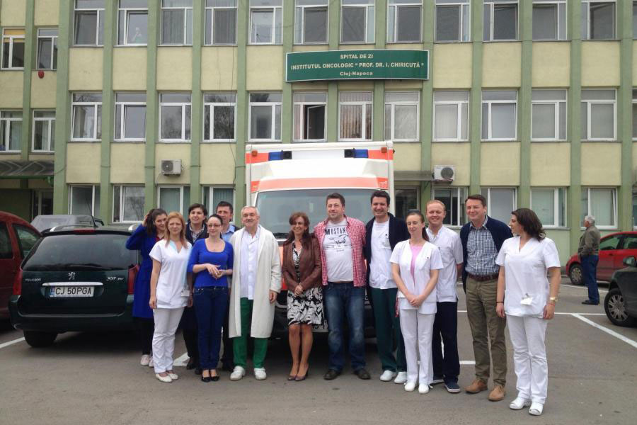 Liviu Alexa impreuna cu echipa de medici de la Institutului Oncologic Prof. dr. Ion Chiricuta