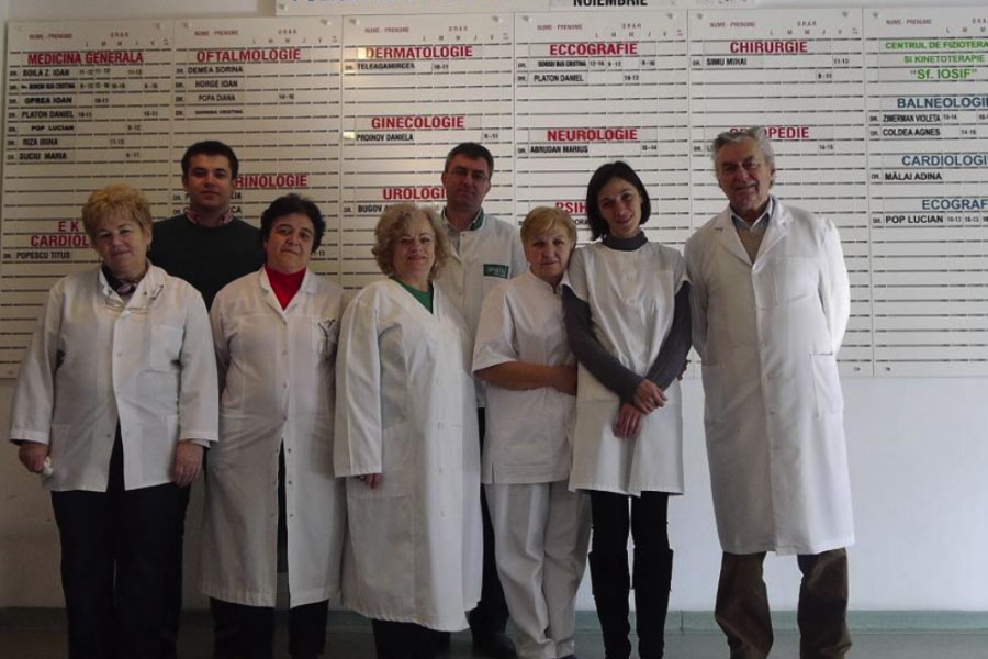 Echipa de medici de la policlinica fara plata