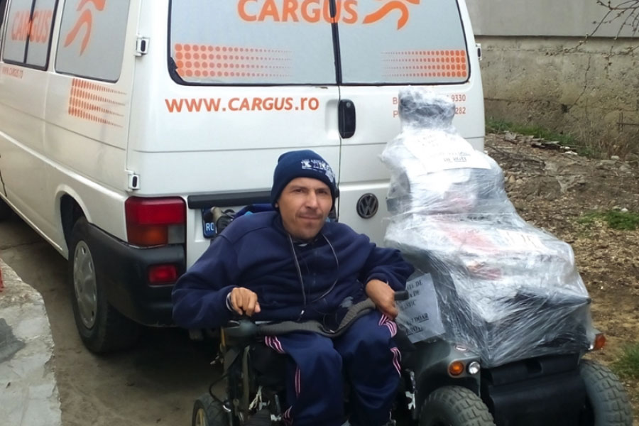 Zolty primind noul scaun cu rotile